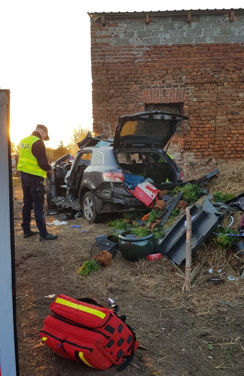 Tragiczny wypadek w miejscowości Duczów Mały na DK 42. Nie żyje jedna osoba