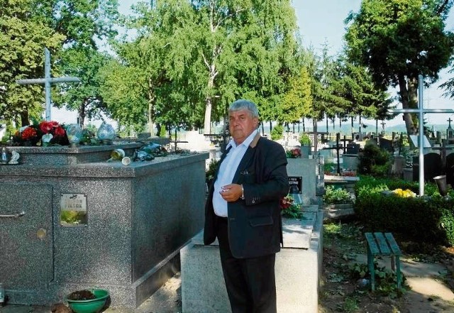 Tadeusz Bąk przekonuje, że drzewa chciał już dawno wyciąć