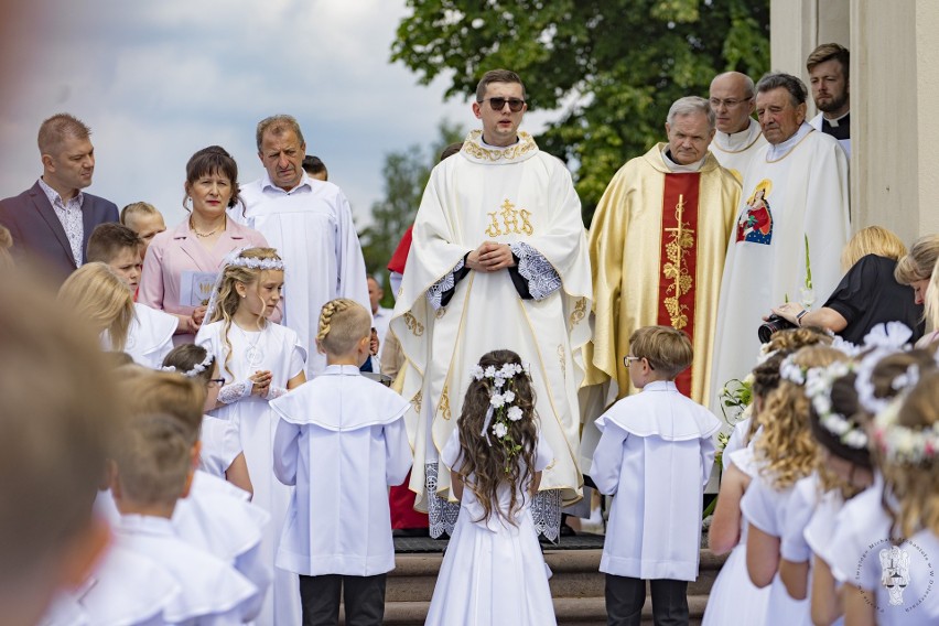 Pierwsza Komunia Święta w Parafii Świętego Michała Archanioła w Daleszycach. Zobaczcie piękne zdjęcia