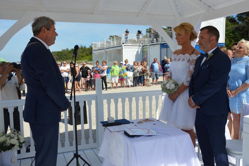 Ślub na plaży w Łebie. Pierwszy ślub w ramach projektu "Las...