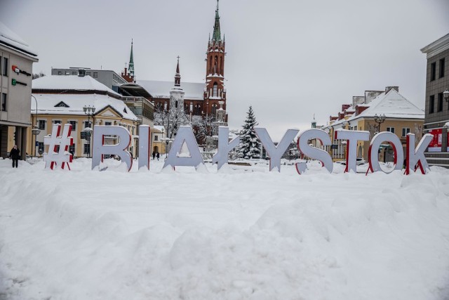 29-01-2021 bialystok # napis rynek kosciuszki snieg nieodsniezony fot. wojciech wojtkielewicz/kurier poranny/gazeta wspolczesna/polska press