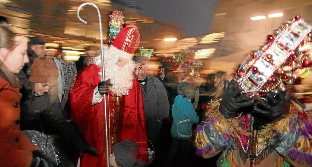 Św. Mikołaja będzie dziś można spotkać w wielu miejscach Krakowa