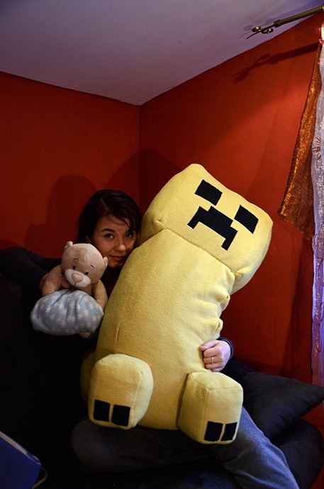 Creeper (ten żółty) to postać z gry Minecraft. "Dostałam go...