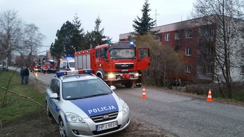 Pożar w bloku mieszkalnym w Kozłowicach.