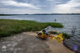Tragiczny wypadek motorówki na jeziorze Tałty. Siedem osób wpadło do wody. Nurek znalazł ciało 8-latki w zatopionej łodzi (zdjęcia)