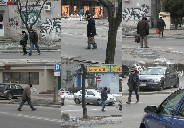 Piesi skracają sobie drogę na drugą stronę ulicy.