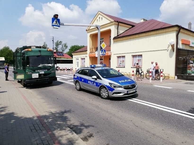 Dziecko na rowerze potrącone przez ciężarówkę w Tryńczy koło Przeworska. Wezwano śmigłowiec LPR [ZDJĘCIA]