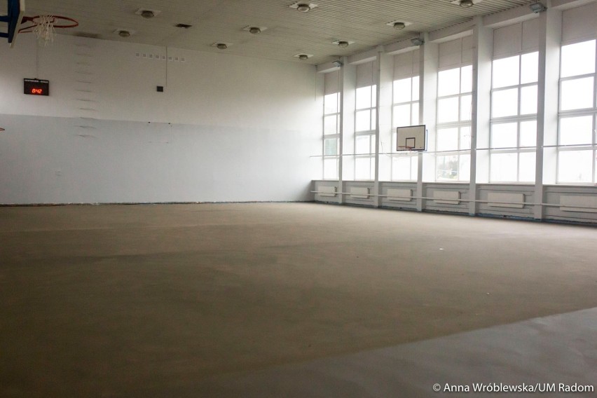 Remont sali gimnastycznej prowadzony jest w Publicznej Szkole Podstawowej numer 4 przy ulicy Wyścigowej w Radomiu