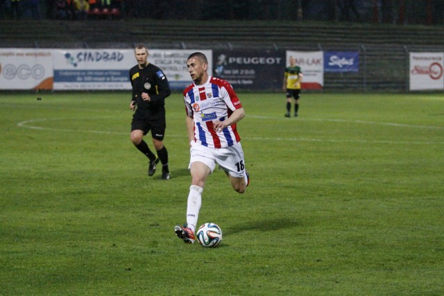 Krzysztof Gancarczyk był blisko gola dla Odry Opole. Trafił jednak w słupek.