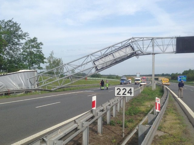 Do wypadku doszło na 224. kilometrze autostrady A4.