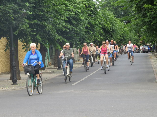 W samo południe w niedzielę z Placu Jagiellończyka ruszyli na trasę uczestnicy II Pikniku Rowerowego.