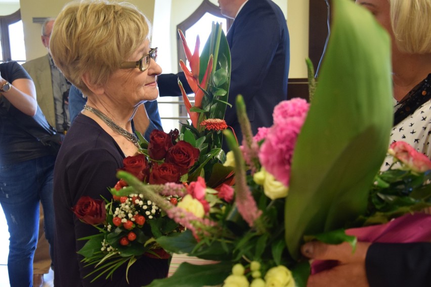 Stargard. Medal dla pani doktor. Maria Lisowska odebrała go dziś na sesji rady miejskiej   