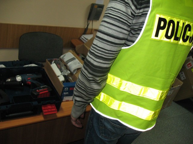 Policjanci zabezpieczyli sprzęt, który - jak wynika z ich ustaleń - wyłudzili mieszkańcy Skarżyska