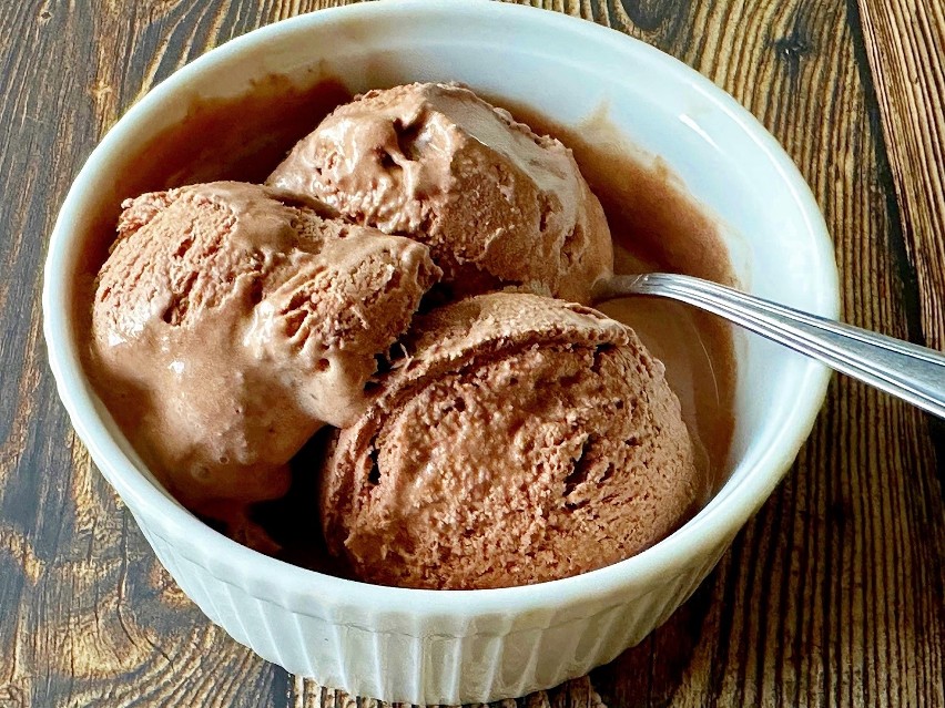 Przepis na lody czekoladowe jest niesamowicie prosty i...