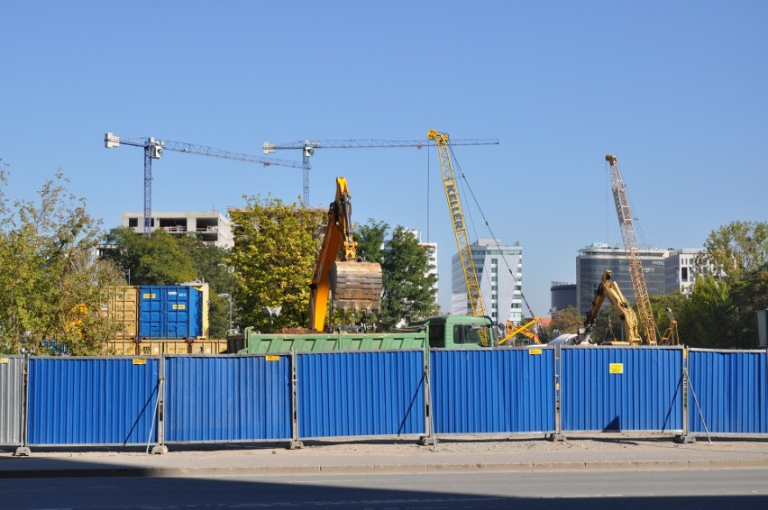 Nowy biurowiec powstaje tuż przy Sky Tower. To Centrum Południowe [WIZUALIZACJE, ZDJĘCIA]