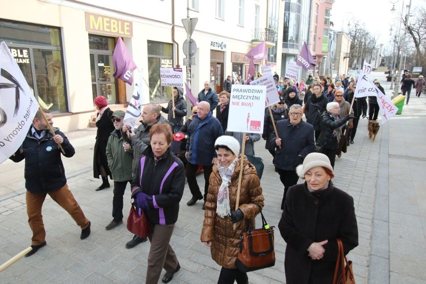 Manifestacja w Kielcach w obronie praw kobiet 