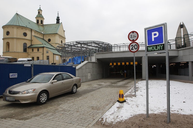 Bernardyński parking w centrum Rzeszowa otwarty...