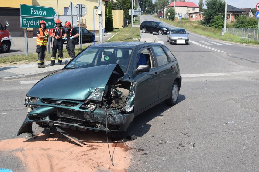 Wypadek w Wodzisławiu. Pijany kierowca z Ukrainy uderzył w...