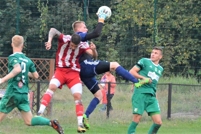 Chełmianka Chełm zremisowała z Sołą Oświęcim 1-1, w III lidze piłkarskiej. Bramkarz Chełmianki tylko raz niepewnie interweniował.