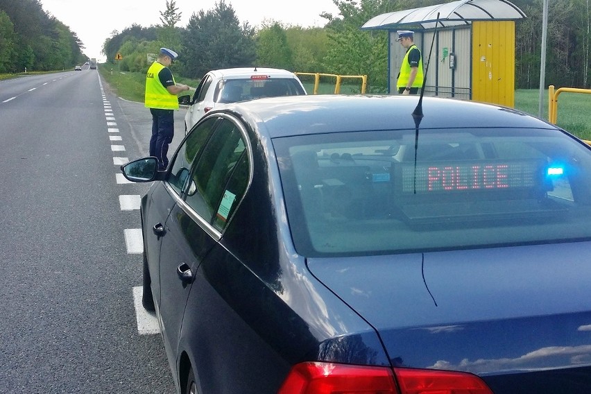 Szczególny nacisk mundurowi kładą na kontrole ciężarówek i...