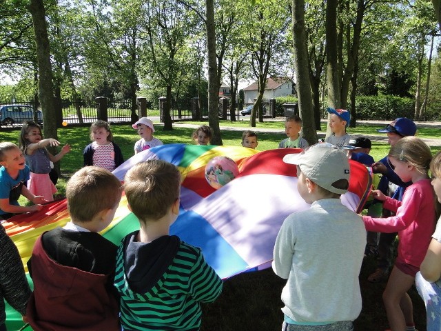 Biblioteka gminy Lipno w Radomicach znana jest z różnych przedsięwzięć organizowanych dla najmłodszych czytelników.>> Najświeższe informacje z regionu, zdjęcia, wideo tylko na www.pomorska.pl 