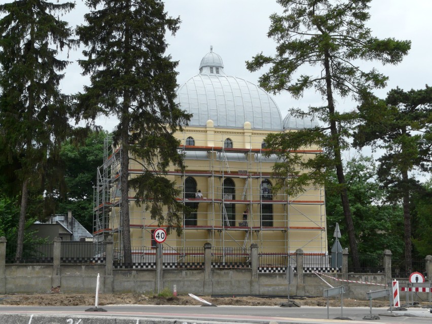 Tak pięknieje pabianickie mauzoleum Kindlerów ZDJĘCIA