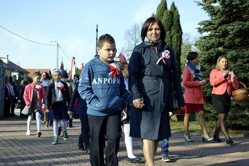 Staszkówka. Uroczyście świętowano rocznice niepodległości. W kościele odsłonięto okolicznościową tablicę