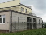 Rozpoczęły się prace związane z modernizacją budynku remizy Ochotniczej Straży Pożarnej w Senisławicach. Co i za ile zostanie zrobione?
