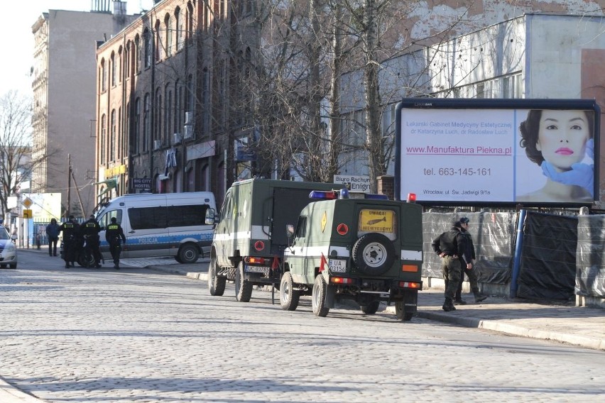 Alarm bombowy przy Tęczowej. Ewakuacja i zamknięta ulica