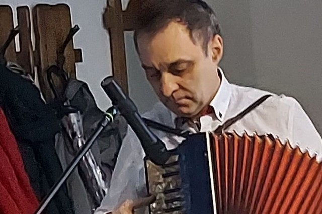 Znany muzyk Robert Grudzień przedstawił spektakl słowno-muzyczny nawiązujący do wspólnych relacji Polski i Ukrainy.