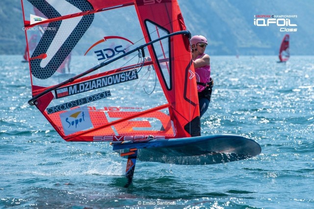 Rywalizacja żeglarzy podczas mistrzostw Europy na jeziorze Garda