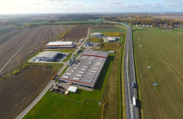 Teren Podstrefy Redzikowo zajmuje ponad 60 hektarów. Jest zlokalizowany wzdłuż drogi krajowej nr 6.