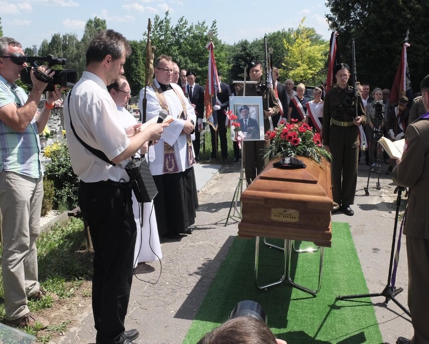 Na cmentarzu w Grębałowie odbył się pogrzeb śp. płk. Mieczysława Heroda