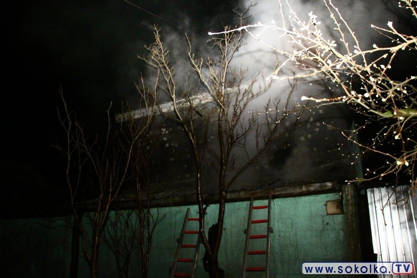 Pożar domu na ul. Sikorskiego w Sokółce [zdjęcia, wideo]