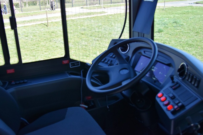 Cztery nowe, elektryczne autobusy są testowane w Zduńskiej Woli. Kiedy ruszą regularne kursy? Zobaczcie zdjęcia