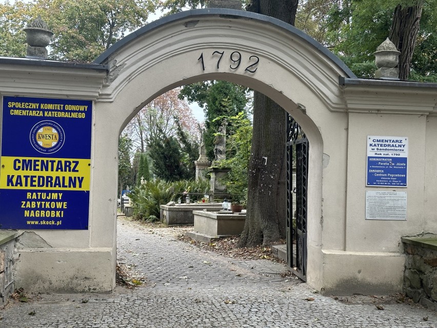 Na cmentarzach w Sandomierzu odbędą się kwesty na ratowanie zabytkowych nagrobków. Gdzie i kiedy spotkamy wolontariuszy?