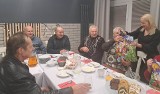 Spotkanie wigilijne dla osób starszych i samotnych z terenu gminy Skalbmierz. Były cieple słowa, życzenia i upominki. Zobaczcie zdjęcia