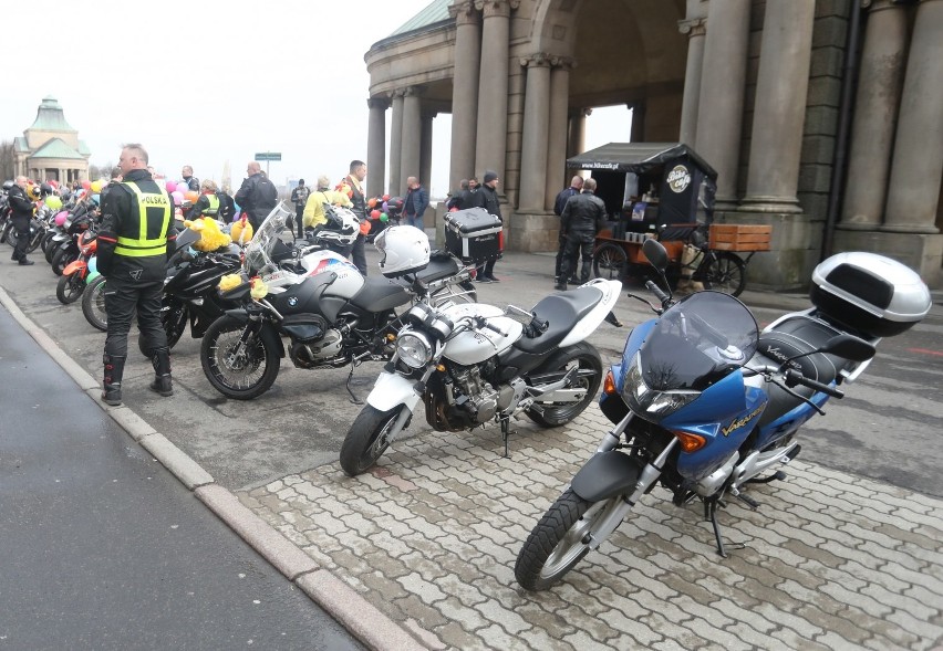 Szczecińskie MotoKurczaki po raz kolejny spotkały się na Wałach Chrobrego. Cel był szczytny