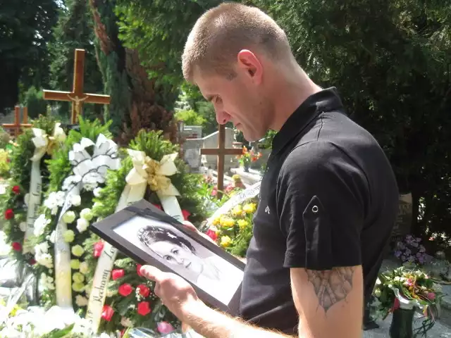Paweł Nowaczyk zaraz po pogrzebie nie może uwierzyć, że stracił żonę