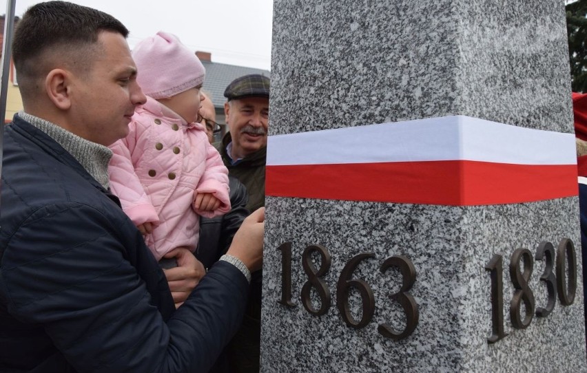 Wielka uroczystość patriotyczna w Olesznie. Odtworzyli pomnik niepodległościowy sprzed 90 lat