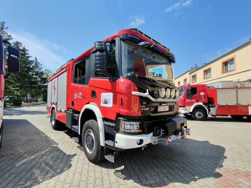 Dwa wozy strażackie, które trafiły do Słubic, są warte...
