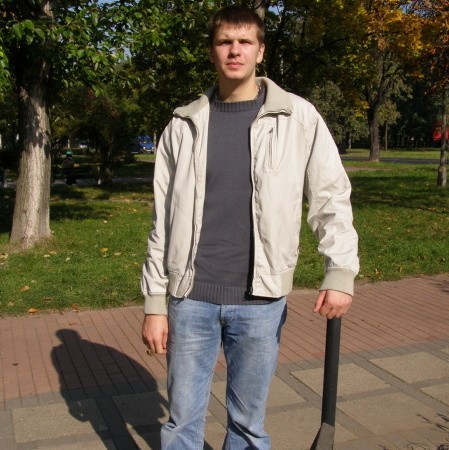 Sebastian Zapora. Ma 20 lat. Jego pierwszym klubem był MOSiR Zabrze, do Głogowa przeszedł z SMS-u Gdańsk w 2006 r. Reprezentant młodzieżowej reprezentacji Polski.