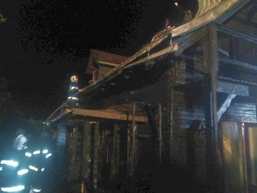 W pożarze budynku nikt nie ucierpiał, ale rodzina straciła dach nad głową