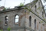 Perła architektury sypie się w oczach. Przepiękny pałac Modlibowskich w Kromolicach popada w ruinę. Zobacz, co z niego zostało!