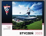 Górnik Zabrze. Oto kalendarz na 2023 rok! ZDJĘCIA Zabrzańscy piłkarze jak Guliwer w Krainie Liliputów