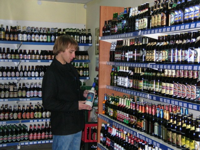 Łukasz Małek, właściciel kieleckich sklepów Piwa Regio-nalne oferuje w swoich sklepach ponad trzysta rodzajów piw z różnych regionów Polski i z zagranicy.