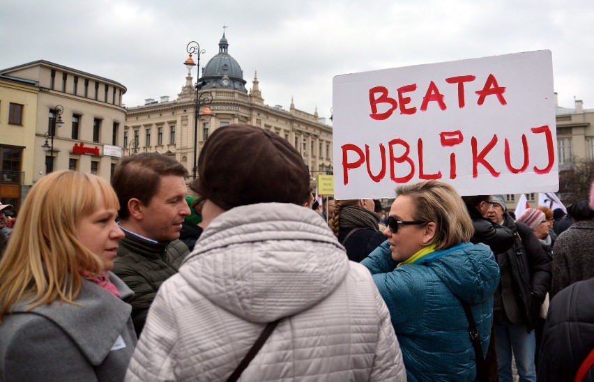 Komitet Obrony Demokracji manifestował w Lublinie. "Beata opublikuj!" [ZDJĘCIA, WIDEO]