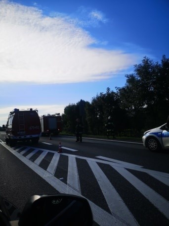 Wypadek w Łążku. Na drodze krajowej numer 9 zderzyły sie dwa samochody (ZDJĘCIA CZYTELNIKA)