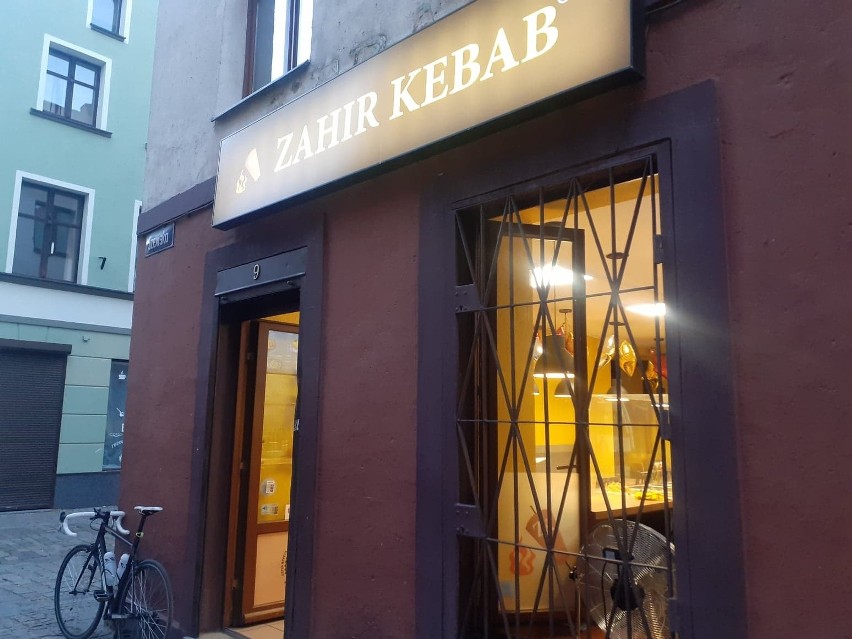  Toruń. Kultowa kamienica z kebabem na sprzedaż! Tu też będą apartamenty?