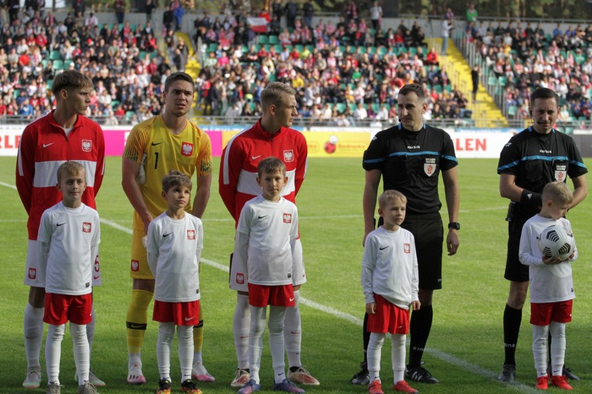 Piłka nożna. Polska - Portugalia 3:1. Piękny gol Jana Biegańskiego, wygrana Polski w Stalowej Woli. Elite League U20. Zobacz zdjęcia i wideo